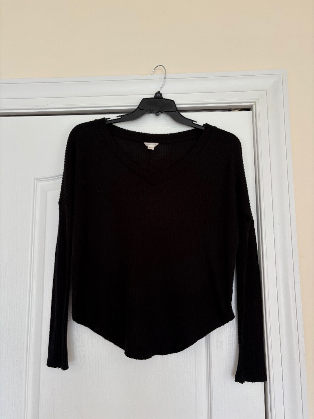 Aeropostale Black Waffle Knit Long Sleeve V-Neck Top - Size S